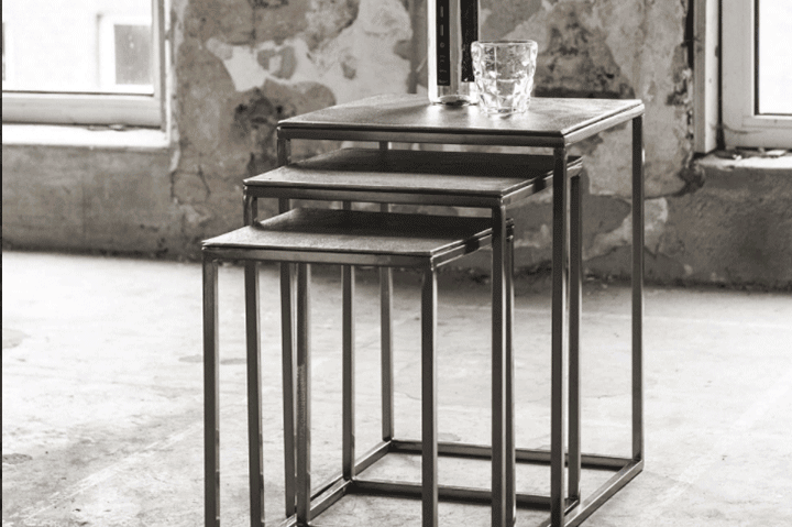 bijzettafel van nikkel